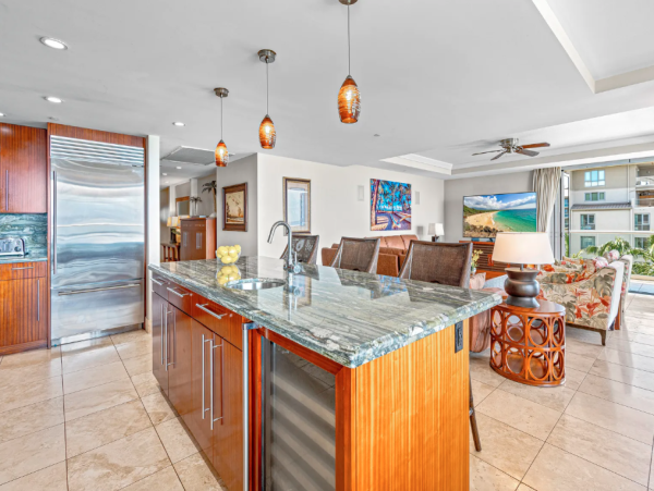 Gorgeous 6-Bedroom Retreat in Maui with Amazing Views